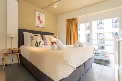 The Red With Pearls - Housity
