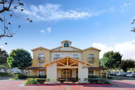 La Quinta Inn & Suites by Wyndham Irvine Spectrum - Housity
