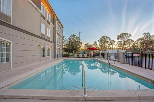 La Quinta by Wyndham PCB Coastal Palms - Housity