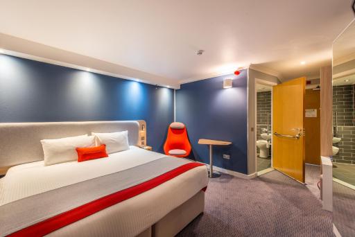 Holiday Inn Express Strathclyde Park M74, Jct 5, an IHG Hotel - Housity