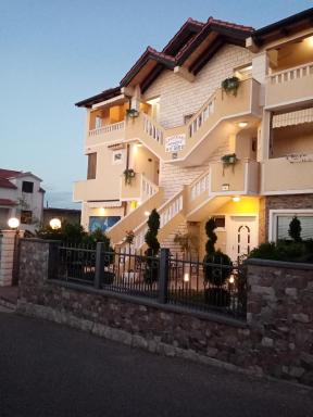 Apartments Ivanković - Housity
