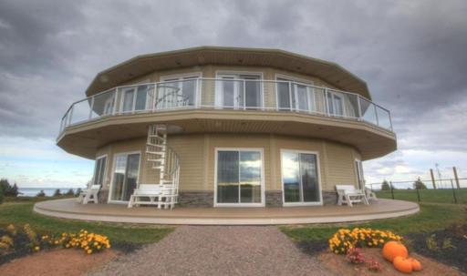 Around the Sea - Cana da's Rotating House, Suites & Tours - Housity