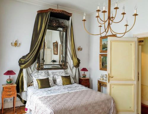 Royal Hubert - Housity