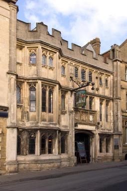 George & Pilgrims Hotel - Housity