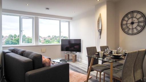 Cosy Apartment SOLIHULL, JLR, NEC & BHX - Housity