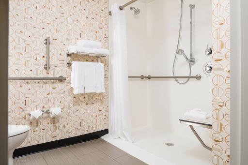 Holiday Inn Salem, an IHG Hotel - Housity