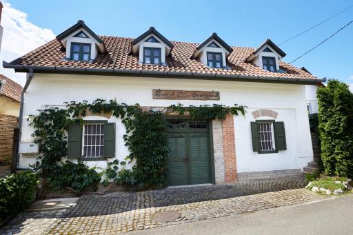 Troszt Pince Apartman - Housity