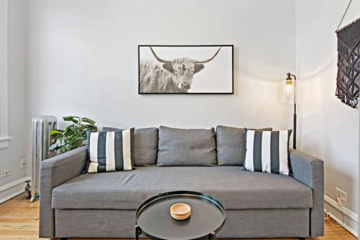 1BR Modern Apt close to Shops & Restaurants - Belmont C6 - Housity