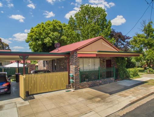 Central Armidale 2-Bedroom Apartment - Housity