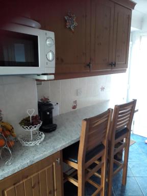 Double bedroom sleeps 1 or 2 with back garden view - Housity
