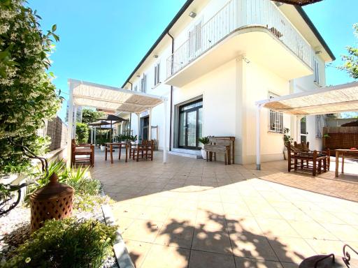 Hotel La Perla - Housity