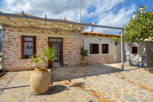 Pavlakis Lemon-Tree House - Housity