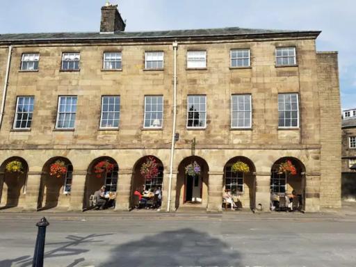 No 6 The Square Tearooms & Accommodation - Housity
