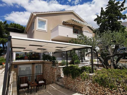 Apartments Maslina - Housity