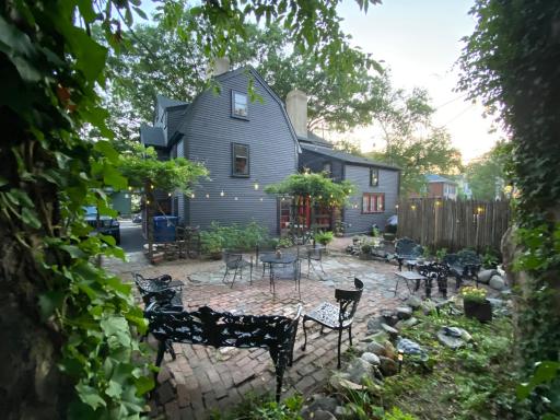 Daniels House Inn - Housity