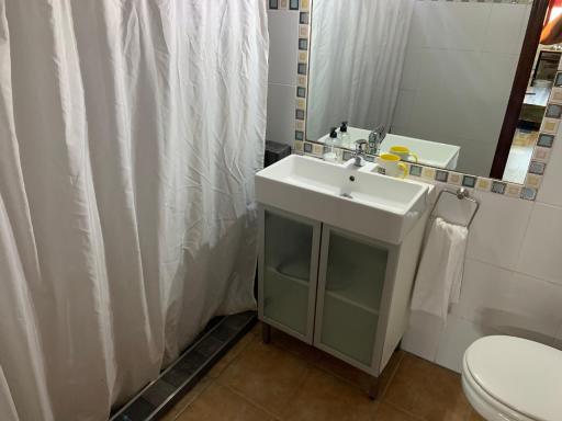 Small Studio Inside a Penthouse on the Border - Housity