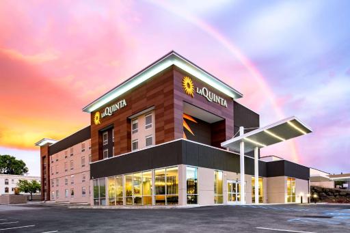 La Quinta Inn & Suites by Wyndham Spokane Downtown - Housity