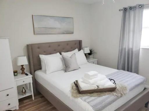 Sophisticated Dania Beach Suites Near the Beach - Housity