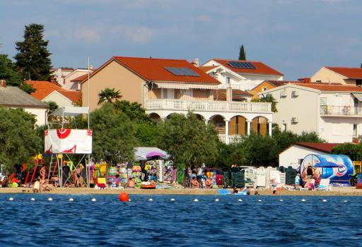 Beach apartments Roza - The Garden apartment - Hizvo