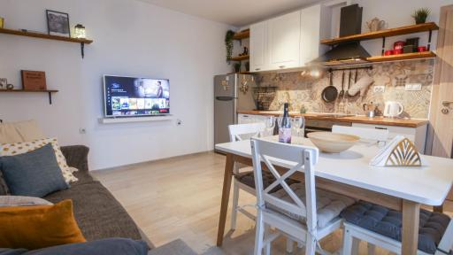 Varusha Apartment - Housity