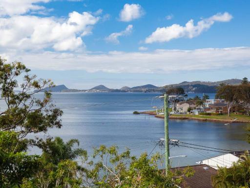 Iluka Stunning Air Conditioned house with WI FI and Water Views - Housity