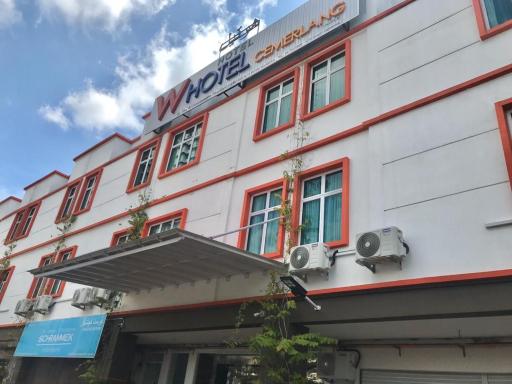 W Hotel Cemerlang - Housity