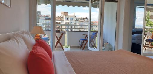 The White Apartment - Housity