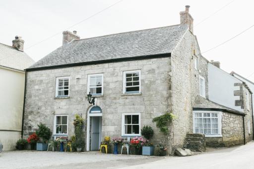 Finest Retreats - Godolphin Cross B&B - King Room - Housity