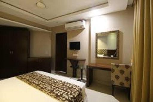 Hotel Raj Palace - Housity
