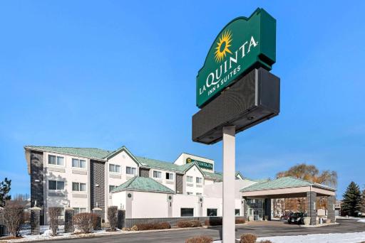 La Quinta by Wyndham Logan - Housity