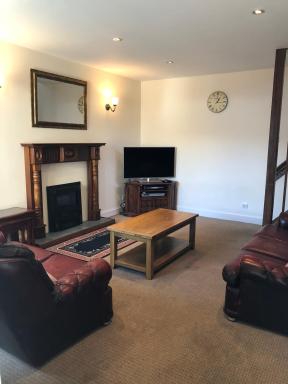 Spacious home by the sea in Scalloway. - Housity