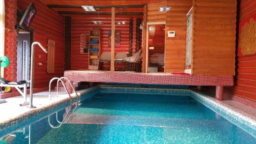 Luxury apartments with pool and sauna in the Villa - Housity