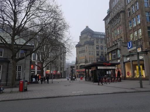 Big Comfortable  in Central Hamburg Near Alster Lake - Housity