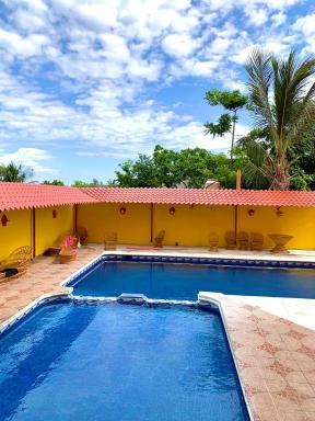 Hotel Sociedad y Maristas - Housity