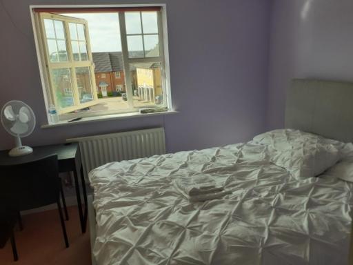 Double Room in Honiton House - Housity