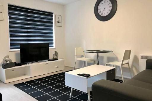Spacious & Luxurious 1 bed House in Thamesmead - Housity