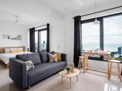 Muji Studio 1 - Seaview at 218 Tropicana Near Komtar Food Heaven with Netflix & TV Box - Housity