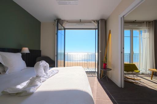 Les Flots - Hôtel et Restaurant face à l'océan - Châtelaillon-Plage - Housity