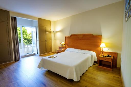 Hotel Monarque El Rodeo - Housity