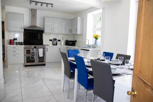 Broad Park Villa - Housity