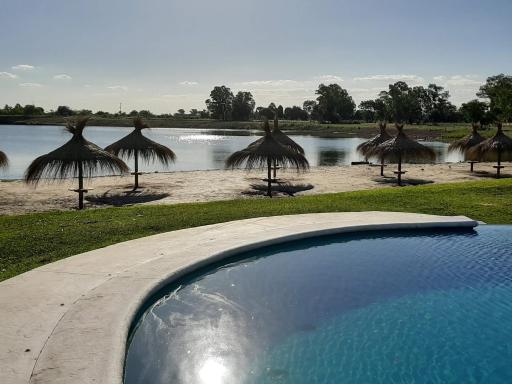 Howard Johnson Resort & Convention Center Ezeiza - Housity
