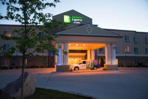 Holiday Inn Express & Suites Northwood by IHG - Housity
