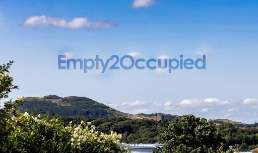 3 BED House w/Drive & Garden v/Fast WiFi near bioQuarter - Housity