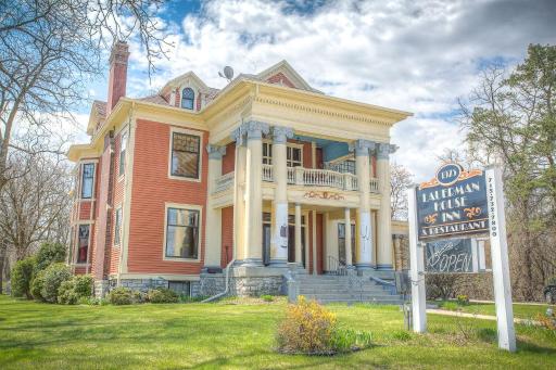 Lauerman House Inn Bed & Breakfast - Housity