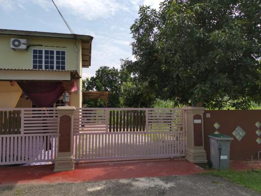 Sri Makmur Pontian Homestay - Housity