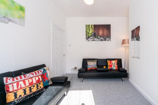 3 Bedroom Ohemaa - Garden-Close to Hull City Centre & Hull Uni & Clough Rd - Housity