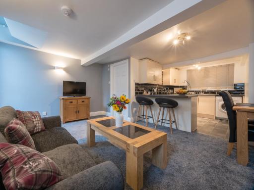 Southernhay Basement Apartment - Housity
