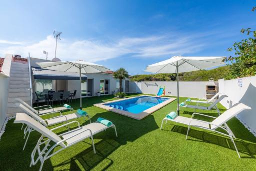 Villa con Piscina Junto al Mar - Housity