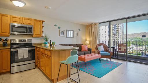 WAIKIKI BANYAN SUITES w FREE PARKING - Housity
