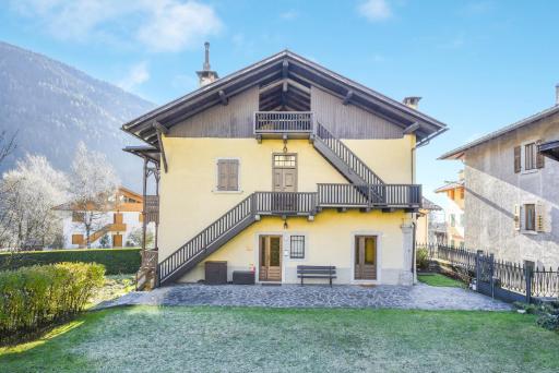 The Grandma's old House - Housity